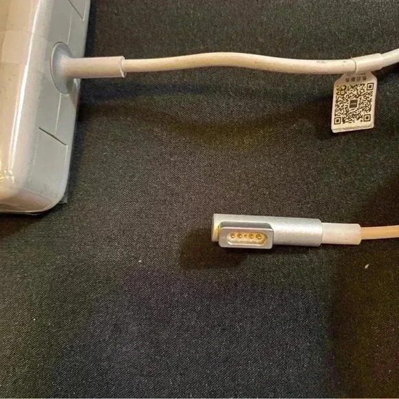 MacBook Charger Llano AC Adapter 60w - Picture 4 of 5